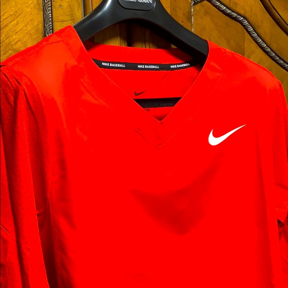 Nike really cool V Neck sportswear super unique! - Picture 2 of 8